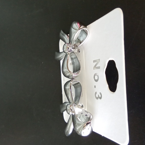 Silver Bow Post Earrings NEW - Picture 3 of 6